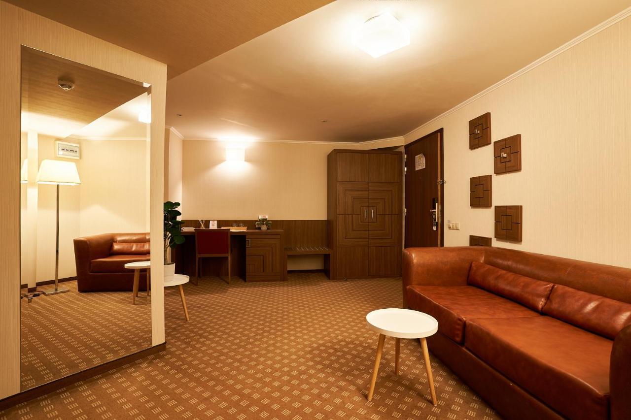 Petrodava One Piatra Neamt Exterior photo